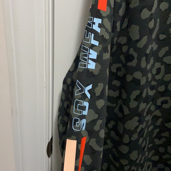 NWT White Fox Sarah’s Day Camo Oversized Sweater - Picture 6 of 6